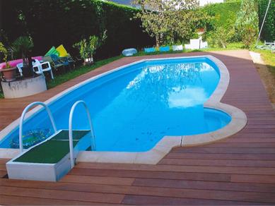 Contour piscine avec margelle