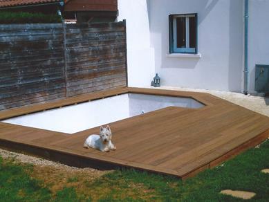 Plage de piscine en teck
