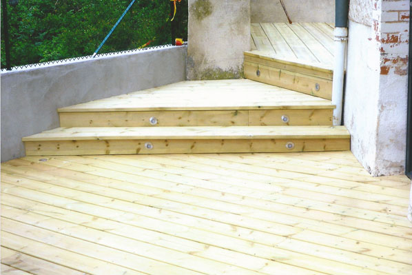 Terrasse en pin autoclave en Rhones-Alpes